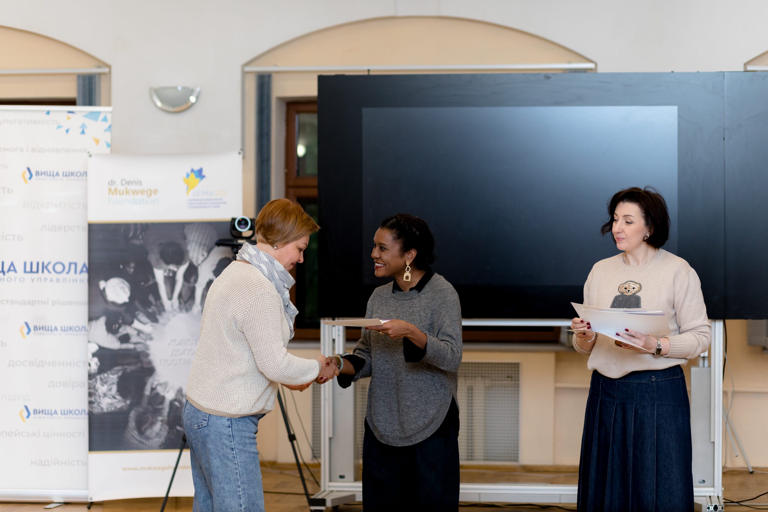 trainers receiving certificate 